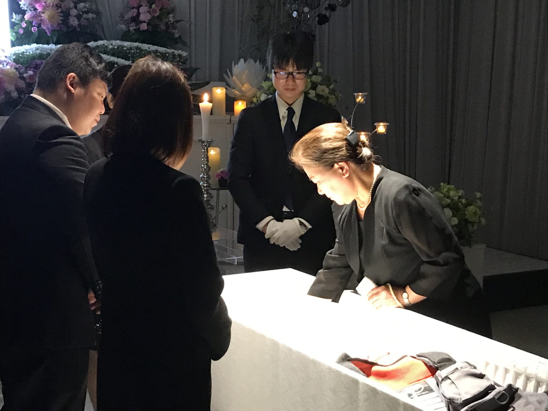 ホールはゆっくりとお別れできる空間を提供しており、会津屋ならではの感動葬儀をご提供します。
