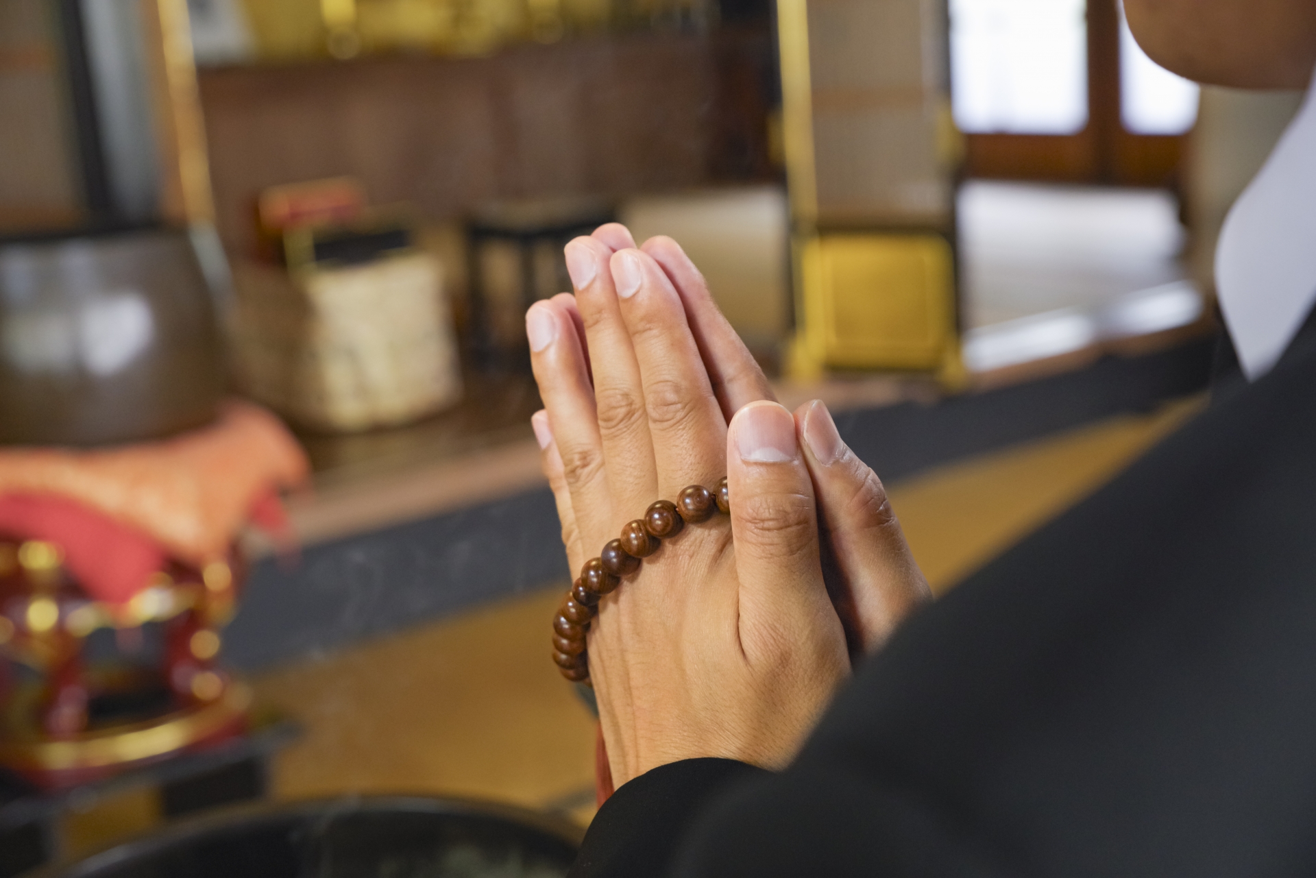 一周忌とは？いつ、何をするの？法要の準備やマナーについてプロがやさしく解説